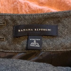 Banana Republic Sz. 6 wool lined stretch skirt.